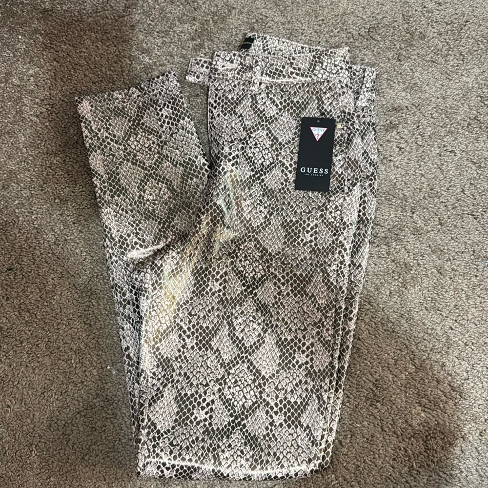 Guess leggings, super soft fabric/stretchy